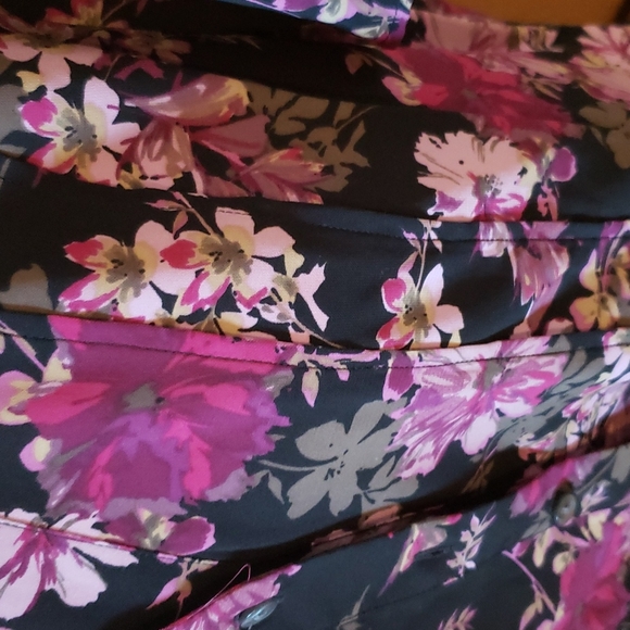 Croft & Barrow Floral short sleeve blouse 💥 - Picture 3 of 7
